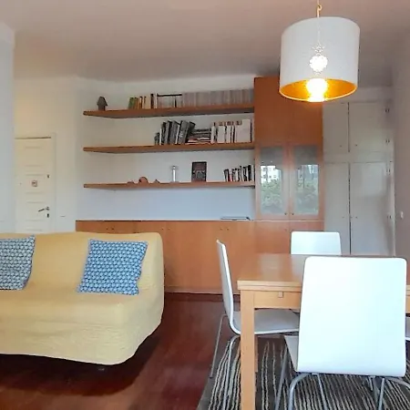 City Flat Near The Sea *